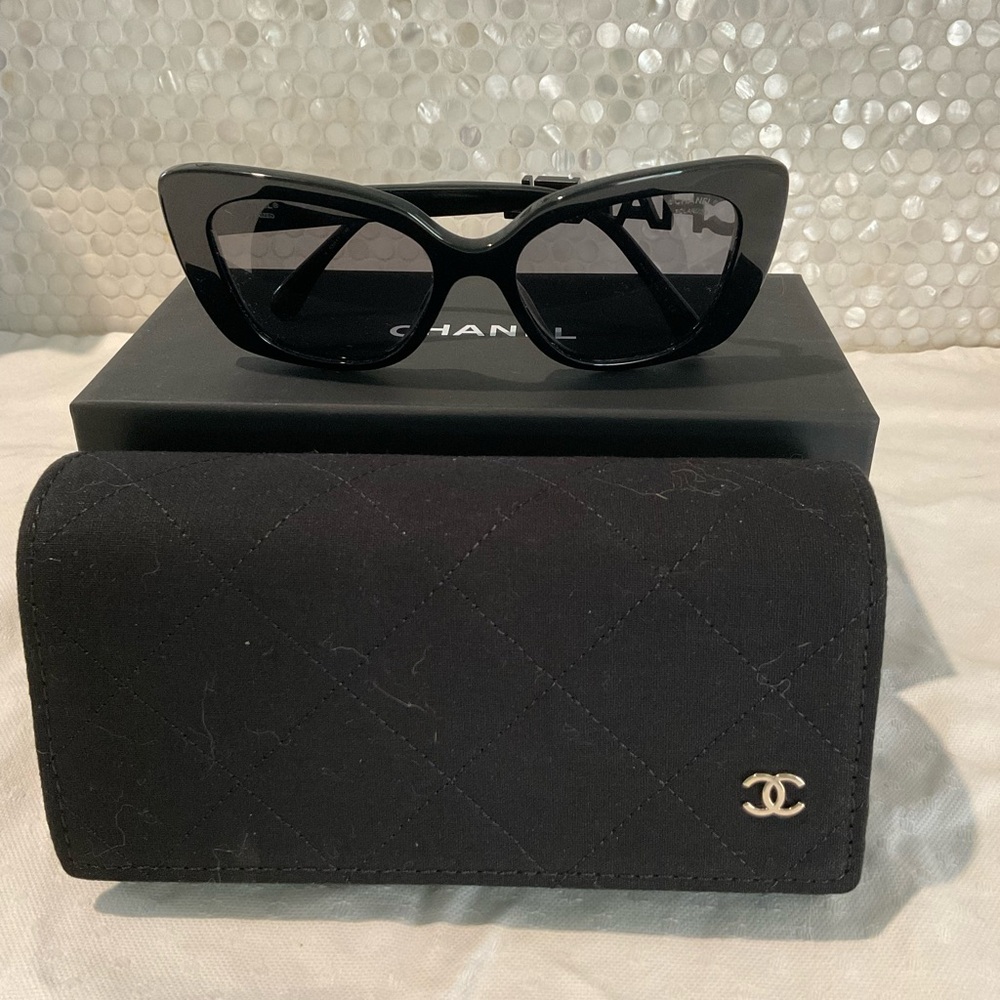 **SOLD**AUTHENTIC CHANEL STRASS SUNGLASSES